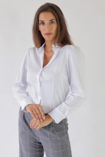 Carica l&#39;immagine nel visualizzatore di Gallery, White Classic Shirt Blouse
