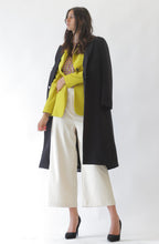 Carica l&#39;immagine nel visualizzatore di Gallery, Flared Long Coat Black
