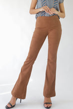 Carica l&#39;immagine nel visualizzatore di Gallery, Co-ord Chamois-effect Flared Trousers
