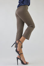 Carica l&#39;immagine nel visualizzatore di Gallery, Co-ord Flared Short Geometrical Fantasy Trousers
